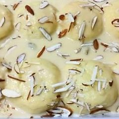 A picture of Rus malayi with paneer.