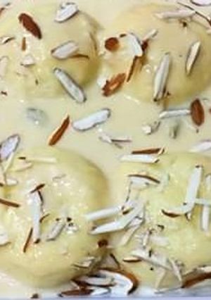 A picture of Rus malayi with paneer.