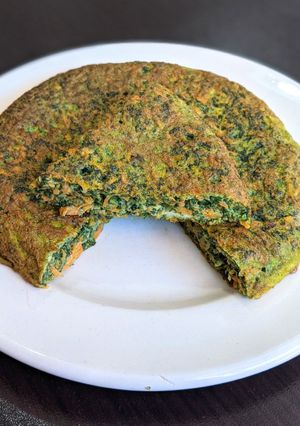 Una foto de Tortilla de espinaca y zanahoria