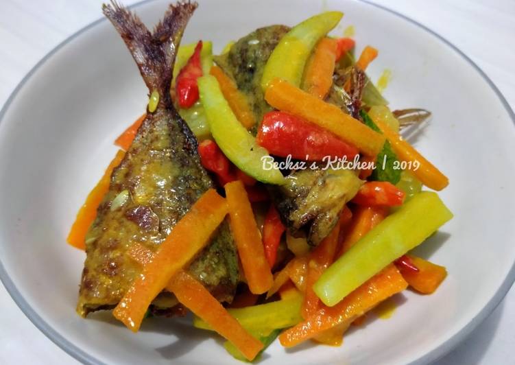 Bahan-bahan 40. Ikan Kembung Acar Kuning Minimalis 🤭 yang lezat Untuk Jualan