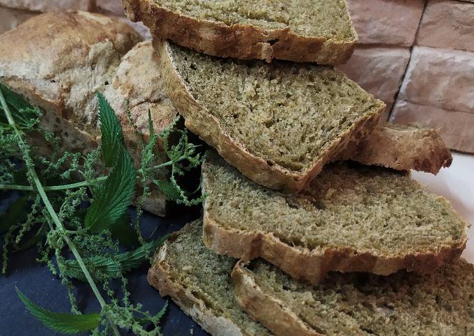 Pane casereccio con ortiche