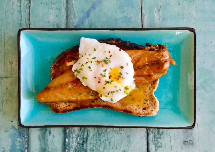 Recipe of Speedy Smoked Mackerel and Poached Eggs