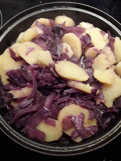Una foto de Lombarda y patatas