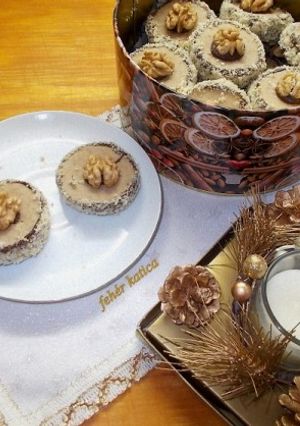 Diós korongok, avagy "Nagyi csókja" recept fotója