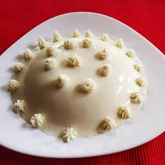 A picture of Snow white pudding.