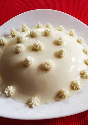 A picture of Snow white pudding.
