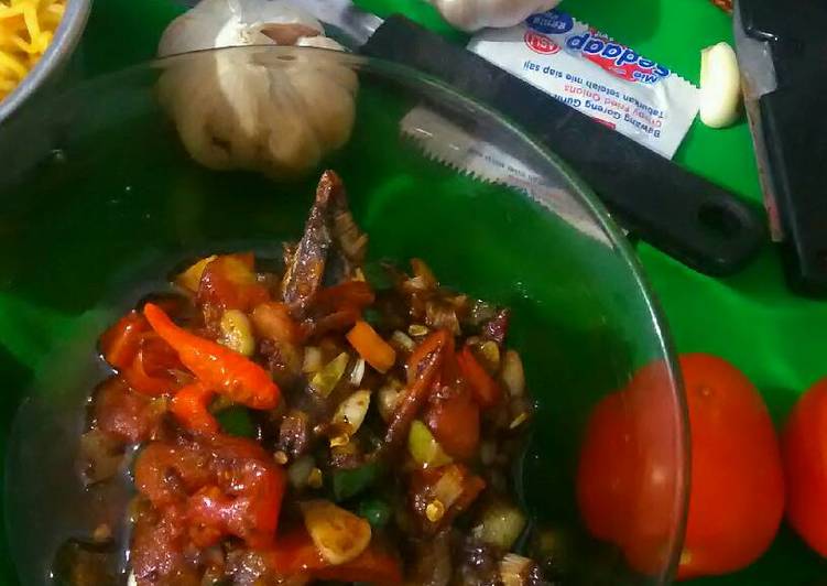 Bagaimana Membuat 🍃sambel iwak gerreh tomat bawang..💐enak soro makk, Lezat Sekali