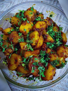 चटपटा जीरा आलू(chatpata jeera aloo recipe in hindi) रेसिपी मुख्य फोटो