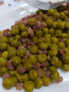 Una foto de Guisantes con Jamón y Ajetes