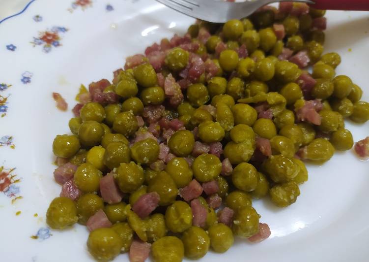 Guisantes con Jamón y Ajetes