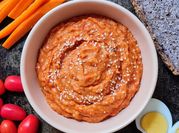 Una foto de dips de pimiento