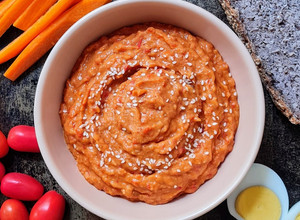 Una foto de Untable de morrón rojo asado y alubias blancas ♥️ Dip de pimiento morrón y legumbre 🥣