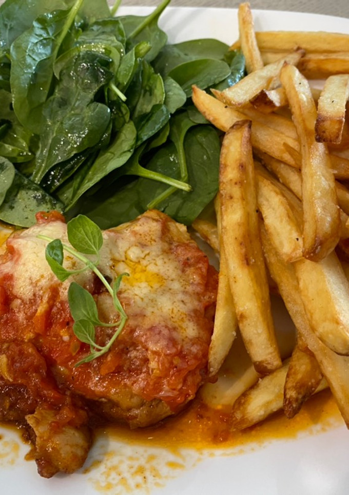Una foto de Pechuga de pollo parmesana