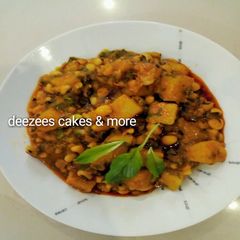 A picture of Jellof yam and beans.