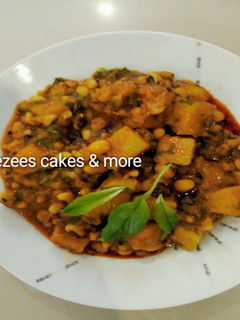 A picture of Jellof yam and beans.