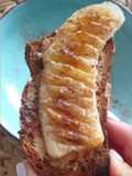 Tosta de Banana com Manteiga de Amêndoa