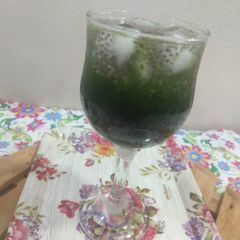 Chia seeds mint lemon drink A picture of Chia seeds mint lemon drink.