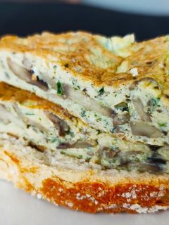 Una foto de Tortilla de champiñones