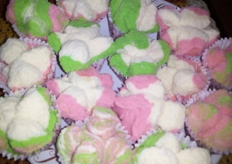 Bolu kukus mekar warna warni
