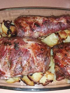 Una foto de Costillas de cerdo asadas con patatas