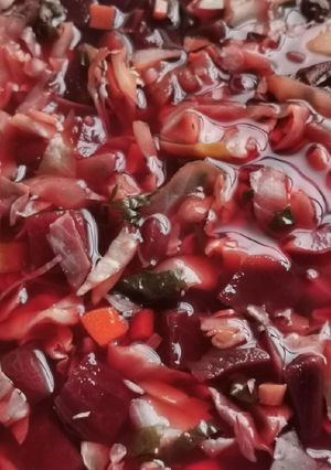 Una foto de Sopa de col y betabel