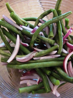 A picture of Haricot verts salad with a mustard vinaigrette.