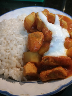 Una foto de Pollo al curry rojo