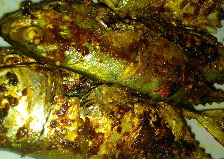 Cara Gampang Menyiapkan Ikan kembung bakar sambal matah yang Bisa Manjain Lidah
