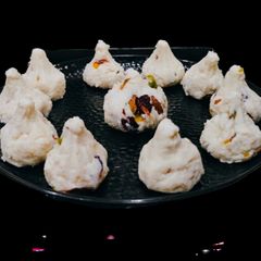 A picture of Rasmalai Modak.