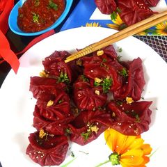 A picture of Beetroot momos.