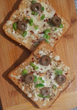 A picture of Cheese-Garlic Open Sandwich.