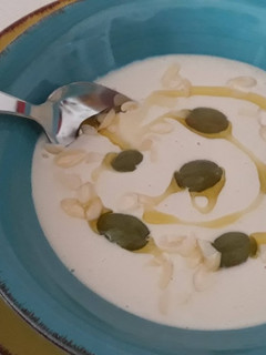 Una foto de Crema fría de ajoblanco