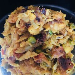 A picture of Cabbage Potatoes stir fry.