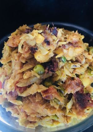 A picture of Cabbage Potatoes stir fry.