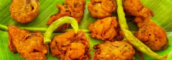 कांदा भजी (Kanda Bhajji Recipe In Marathi)
