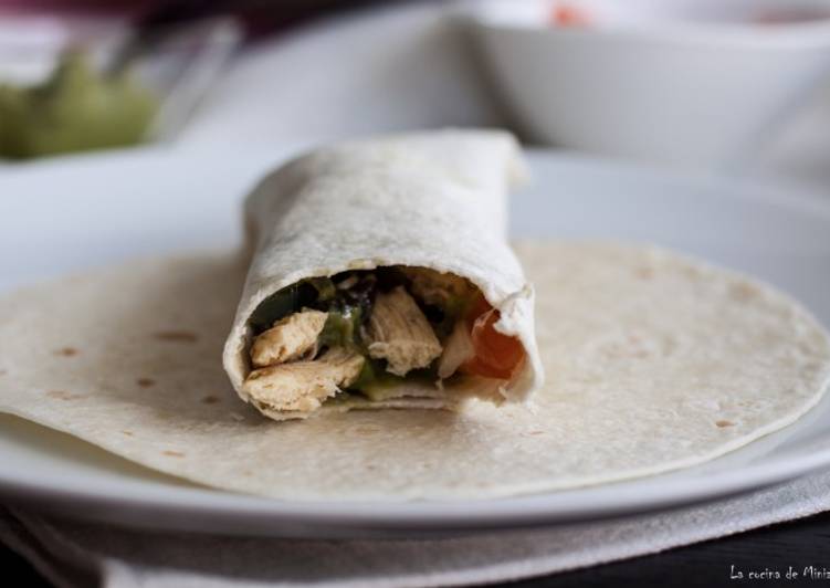 Burritos con frijoles y sobras de pollo