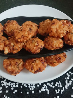 ஜவ்வரிசி மசால் வடை(javvarisi masal vadai recipe in tamil) செய்முறை முக்கிய புகைப்படம்