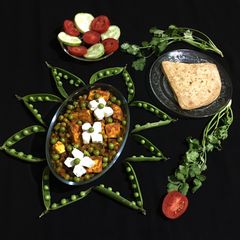 A picture of Matar Paneer.