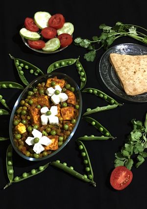 A picture of Matar Paneer.