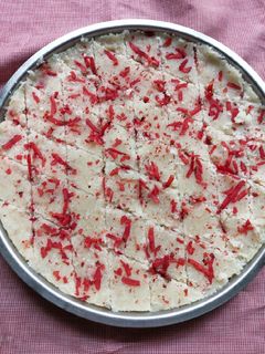 કોપરા પાક (Kopra Paak Recipe In Gujarati) રેસીપી મુખ્ય ફોટો