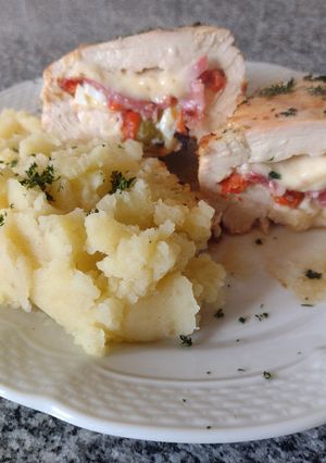 Una foto de Pechuga  rellena de Bigote Cocina