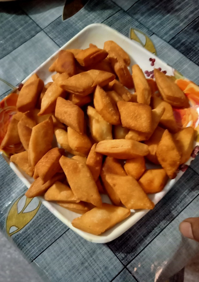 मीठे शक्कर पारे (meethe shakkarpare recipe in Hindi) रेसिपी मुख्य फोटो