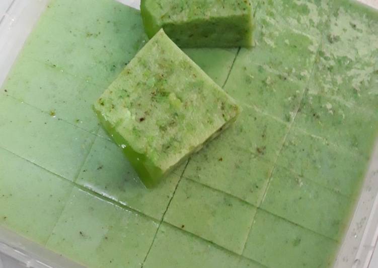 Bagaimana Menyiapkan Puding TaKeJo (TApe KEtan iJO) Anti Gagal