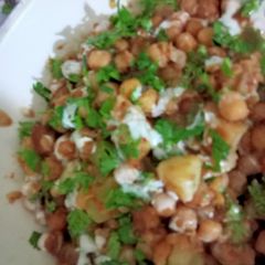 A picture of Kathiya wari choly chaat😋.