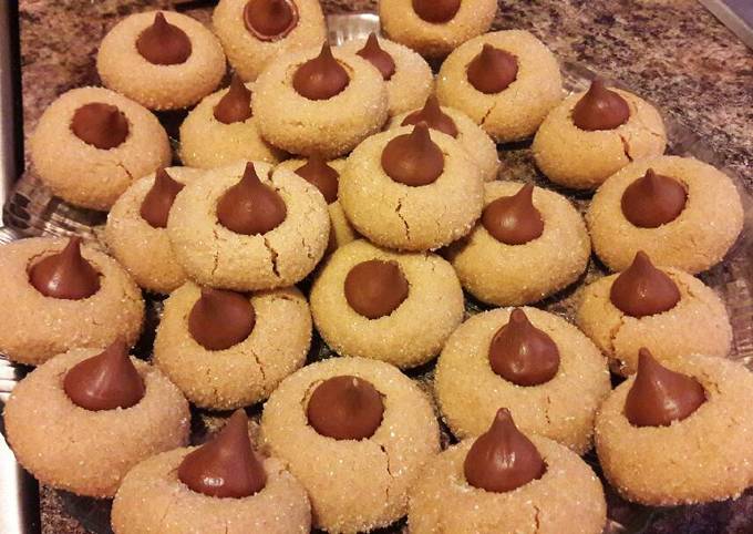 Galletas de crema de cacahuate y chocolate kiss Receta de LAS DELICIAS PARA  TU HOGAR- Cookpad