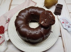 Foto di Bundt cake al cioccolato e pere al rum 🍐🍫