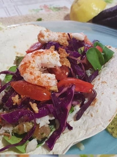 Una foto de Tacos de pescado, marisco y lima