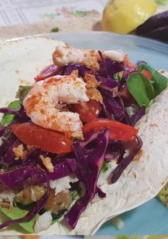 Una foto de Tacos de pescado, marisco y lima
