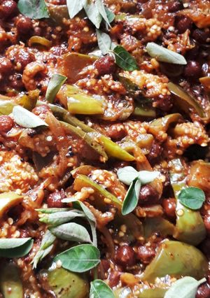 A picture of Vankaaya Sanagala curry (brinjal black chana curry).