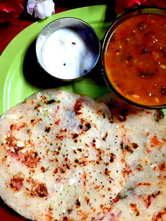सूजी उत्तपम (Suji Uttapam Recipe in Hindi) रेसिपी मुख्य फोटो